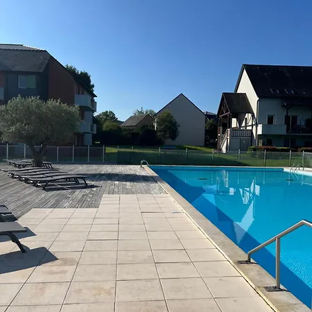 Apartment Honfleur: Calme & Piscine Privee La Riviere-Saint-Sauveur